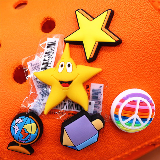 Original Space Alien Designer Shoe Charms 5pcs/lot Croc Buckle Luxury Accessories Rainbow Sun Clog Dog Jewelry Decorations Jibz