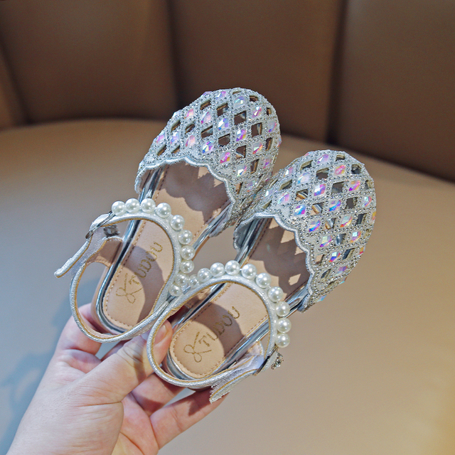 Baby Girls Sandals Hollow Party Sandals Summer 2022 Fashion Pearl Princess Shoes Bow Rhinestone Single Kids Sandals Q329