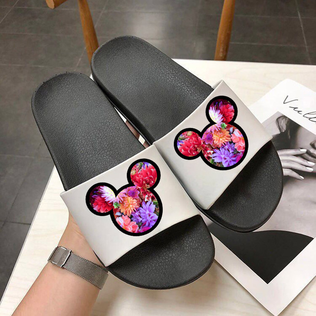 Women Cartoon Slippers Summer Indoor Slippers Cute Animal Beach Flip Flops Bathroom Home Slippers Non-slip Bathroom Home Slides