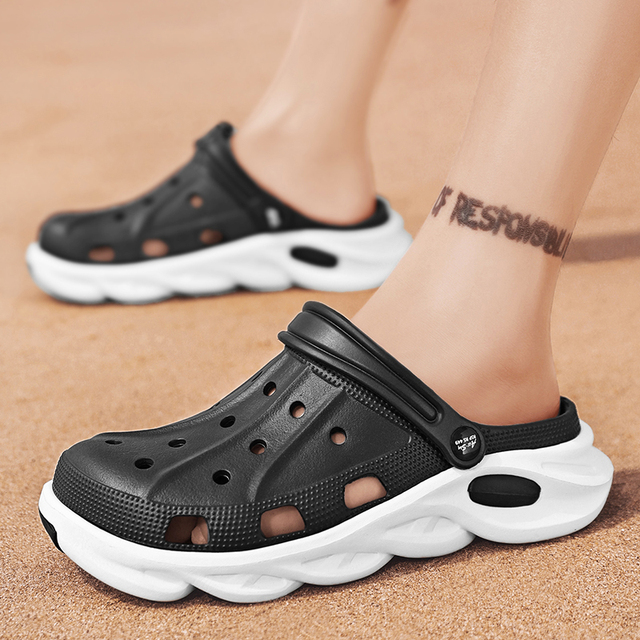 Fashion Men Slippers Outdoor Sneakers Beach Sandals Garden Shoes Comfortable Lightweight EVA Slippers Double Color Clogs