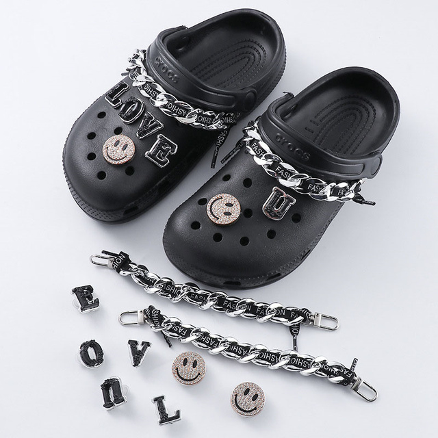 Luxury Designer Shoes Charms for Croc Fashion Clogs Shoe Charms Brand Retro Shoe Buckle Golden Chain Shoe Decorations 지비츠