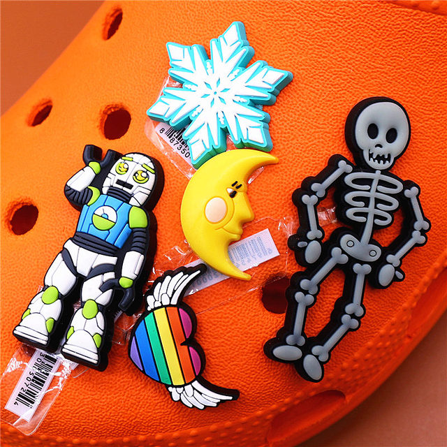 Original Space Alien Designer Shoe Charms 5pcs/lot Croc Buckle Luxury Accessories Rainbow Sun Clog Dog Jewelry Decorations Jibz