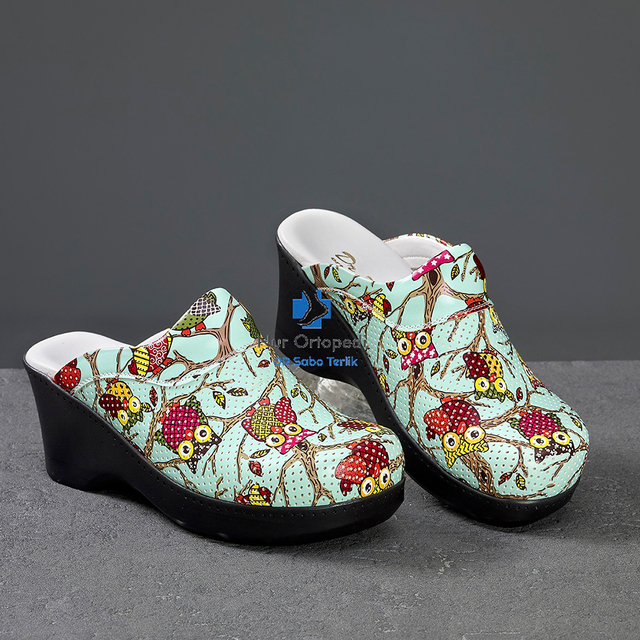 2021 New Women Leather Nurse Slippers High Quality Beauty Salon Dentist Lab Non-slip Surgical Clogs