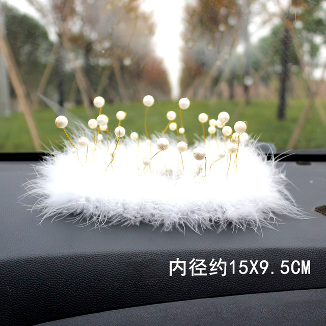 High-grade pearl feather car anti-slip mat dashboard mat perfume seat cushion mobile phone storage mat interior accessories