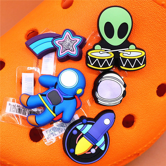 Original Space Alien Designer Shoe Charms 5pcs/lot Croc Buckle Luxury Accessories Rainbow Sun Clog Dog Jewelry Decorations Jibz