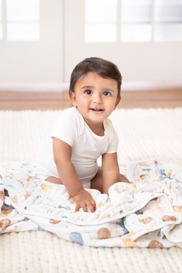 Aden + anais Baby Cotton Muslin Dream Disney بطانية بيضاء ويني إن ذا وودز