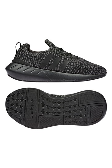 حذاء رياضي أسود من الدانتيل Swift Youth من adidas Originals