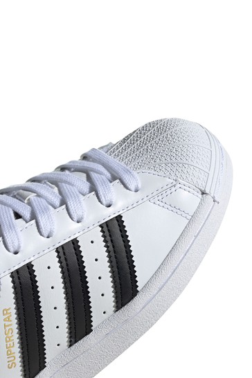 حذاء رياضي Superstar Youth من adidas Originals