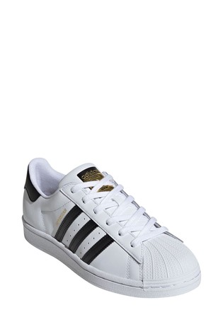 حذاء رياضي Superstar من adidas Originals