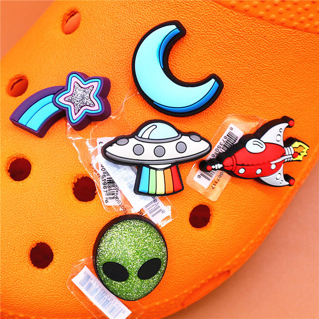 Original Space Alien Designer Shoe Charms 5pcs/lot Croc Buckle Luxury Accessories Rainbow Sun Clog Dog Jewelry Decorations Jibz