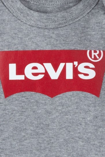 طقم من قطعتين رمادي بجناح الخفاش من Levi's®</br>