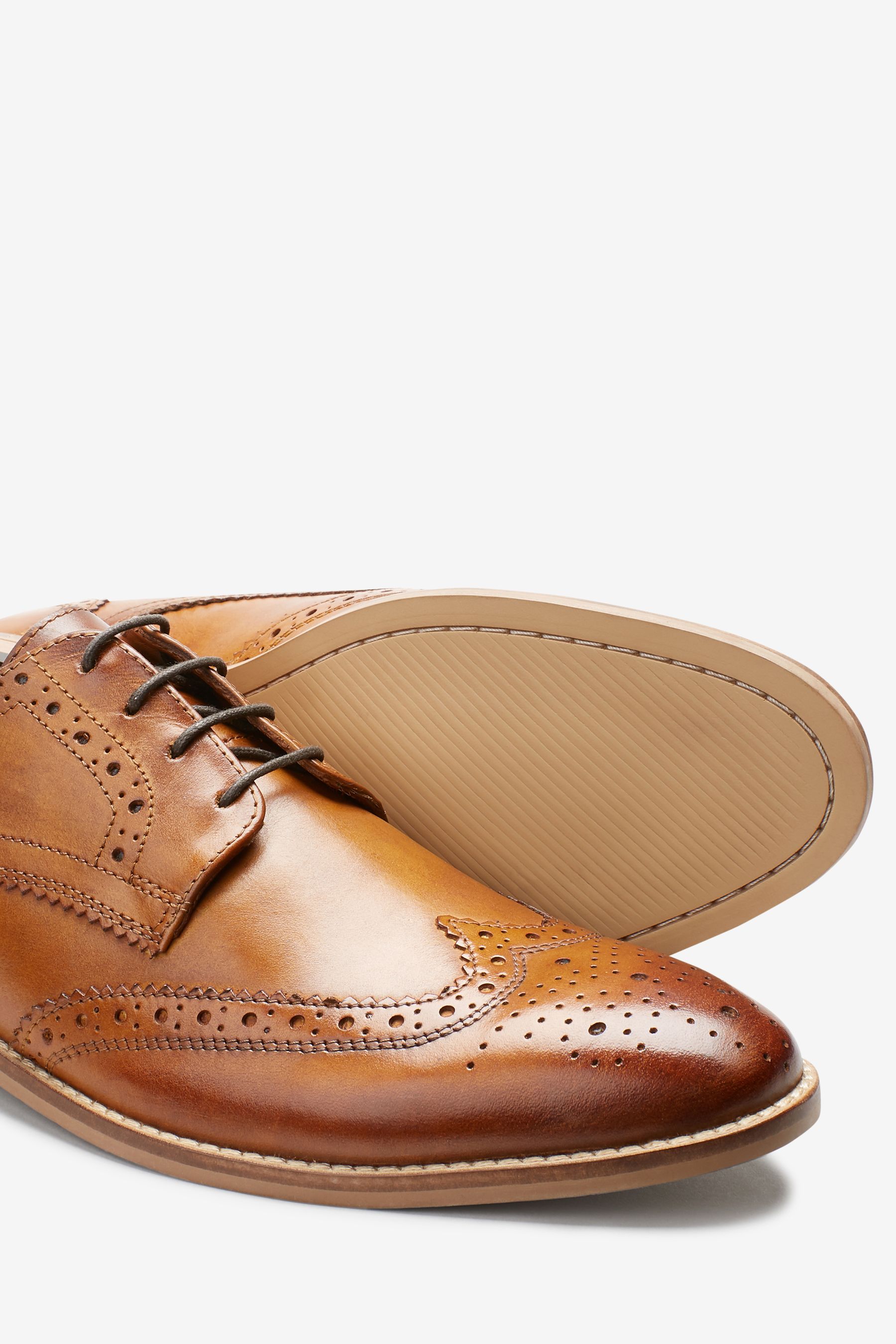 Mens Contrast Sole Leather Brogues Regular Fit