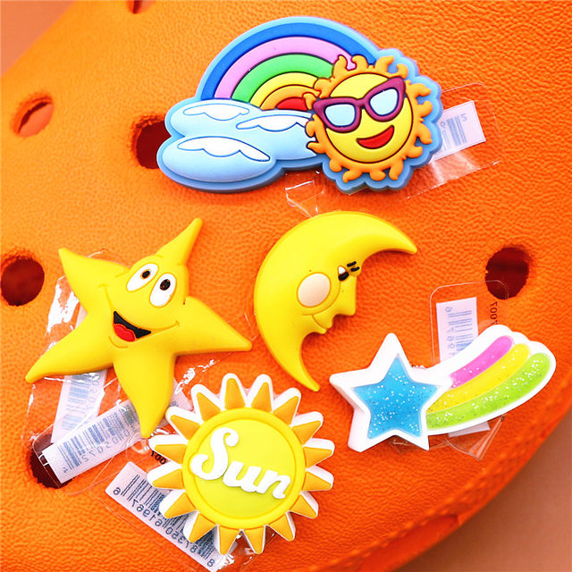 Original Space Alien Designer Shoe Charms 5pcs/lot Croc Buckle Luxury Accessories Rainbow Sun Clog Dog Jewelry Decorations Jibz