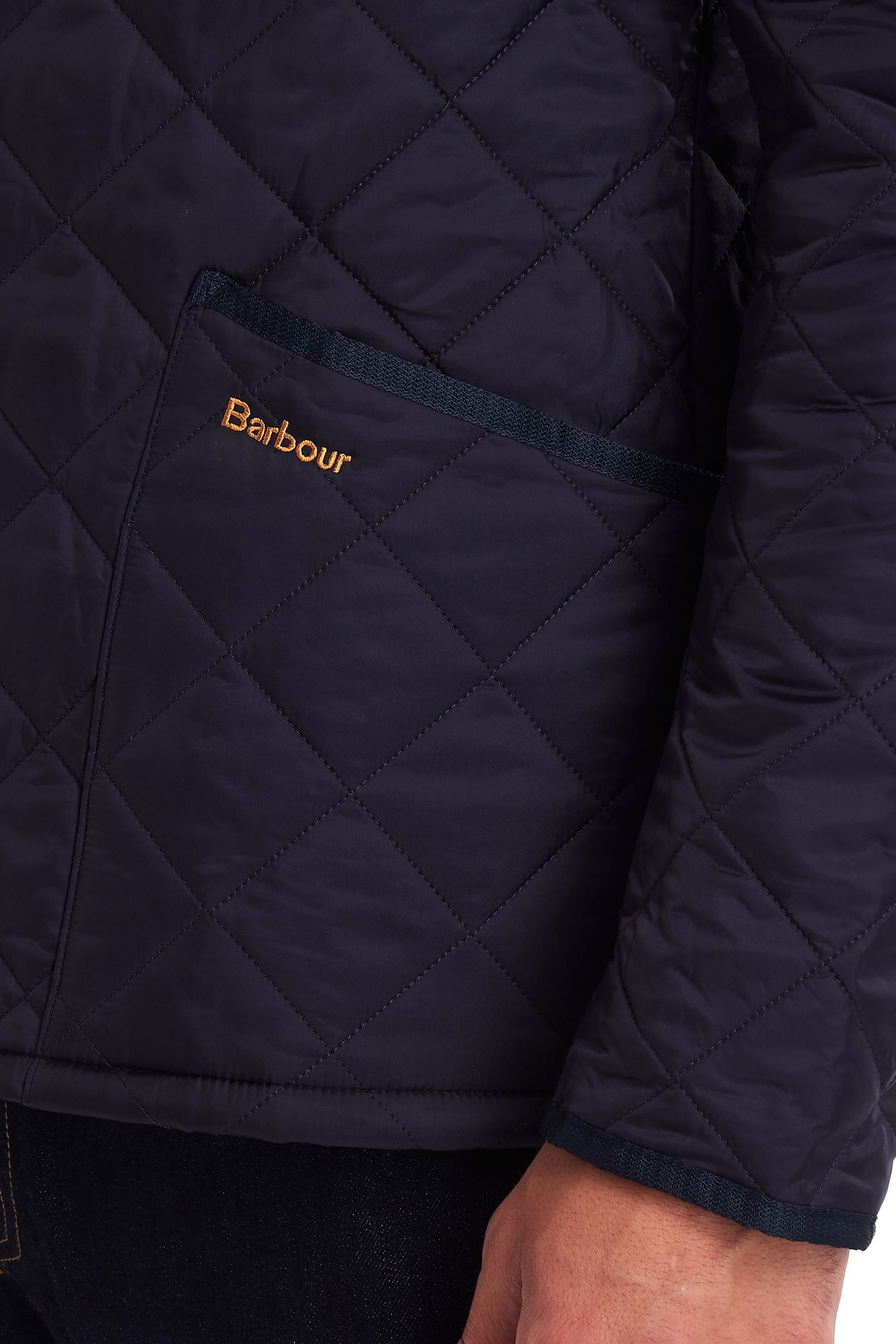 جاكيت مبطن تلبيس رشيق Liddesdale من Barbour® Heritage