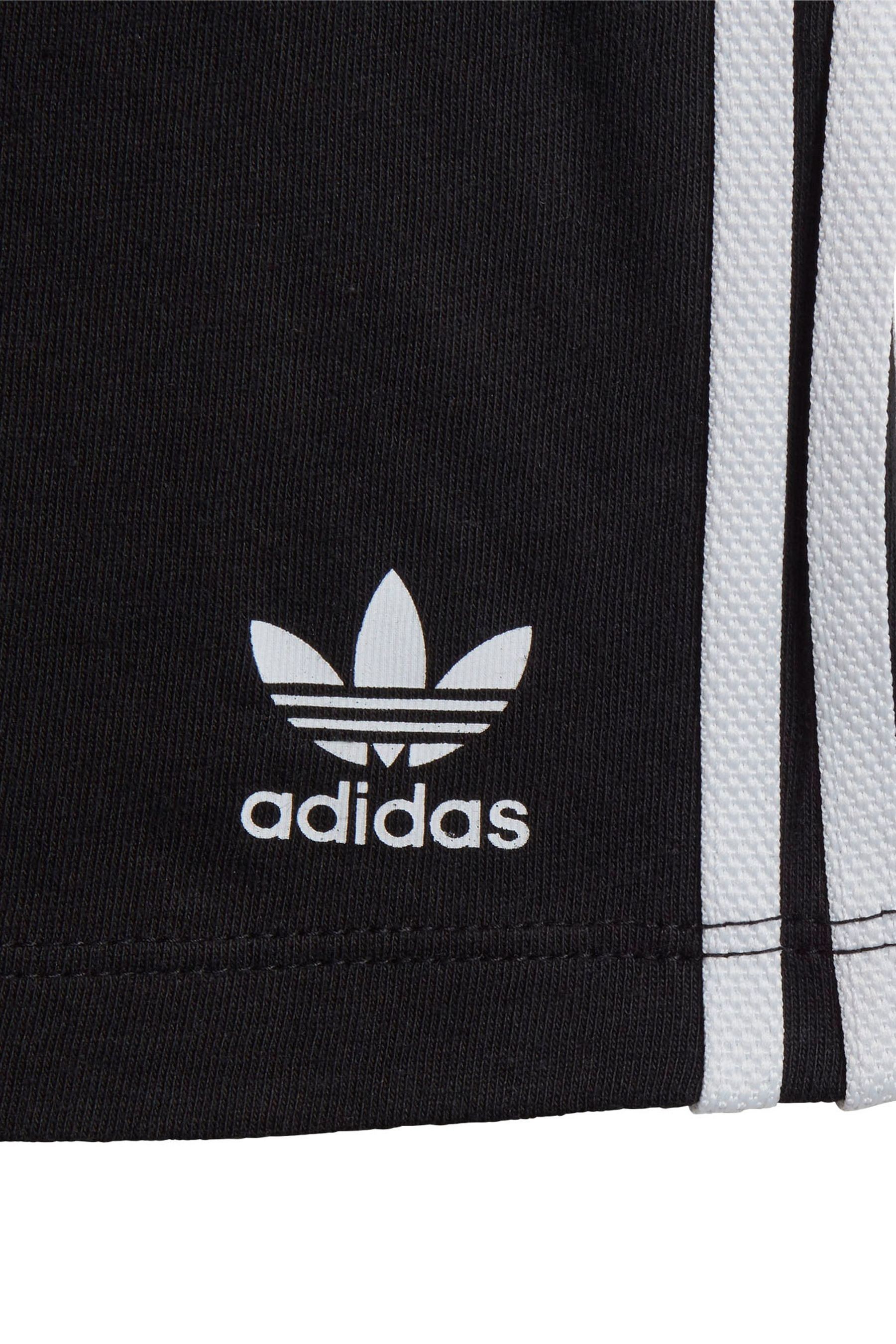 طقم تي شيرت وشورت Trefoil للأطفال من adidas Originals