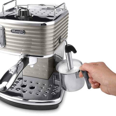 De&#39;Longhi ECZ351. W Scultura Traditional Pump Espresso Coffee Machine