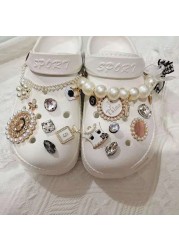 Luxury Designer Shoes Charms for Croc Fashion Clogs Shoe Charms Brand Retro Shoe Buckle Golden Chain Shoe Decorations 지비츠