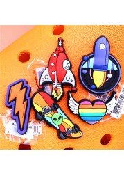 Original Space Alien Designer Shoe Charms 5pcs/lot Croc Buckle Luxury Accessories Rainbow Sun Clog Dog Jewelry Decorations Jibz