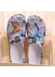 2022 Women's Casual Clogs Breathable Beach Sandals Valentine's Day Slippers Summer Slip-on Women Flip Flops Home Shoes Unisex Shoes