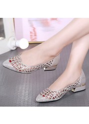 Fashionable new flat shoes for women