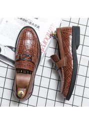 2021 Spring New Crocodile Pattern PU Leather Leather Shoes Casual Flat England Men Dress Shoes Pointed Toe Fashion Overs