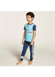 Juniors Graphic Print T-shirt and Printed Pyjama Set