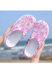 2022 Women's Casual Clogs Breathable Beach Sandals Valentine's Day Slippers Summer Slip-on Women Flip Flops Home Shoes Unisex Shoes