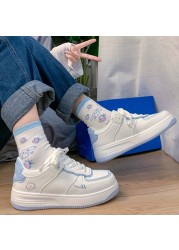 Kawaii Bear Print Women Sneakers 2022 Spring White Casual Students Outdoor Sneakers Embroidery Fashion Zapatillas Mujer