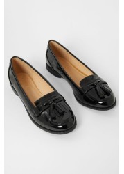 حذاء مسطح من Lipsy Tassle School Loafer (أقدم)