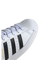 حذاء رياضي Superstar Youth من adidas Originals