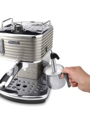 De&#39;Longhi ECZ351. W Scultura Traditional Pump Espresso Coffee Machine