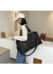 Fashion Large Travel Bag Women Cabin Tote Handbag Nylon Waterproof Women Shoulder Bag Weekend Gym Bag Female