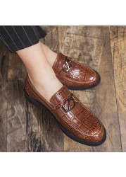 2021 Spring New Crocodile Pattern PU Leather Leather Shoes Casual Flat England Men Dress Shoes Pointed Toe Fashion Overs