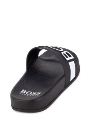 شبشب أسود بشعار من BOSS