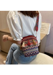 Bohemian Braid Bucket Crossbody Bag with Tassel Fringed Purse Tote Wide Crossbody Shoulder Bag Luxury Strap Designer Handbags