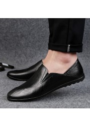 Men's fashion leather shoes loafers soft comfortable breathable flat shoes men's lightweight driving shoes lazy shoes