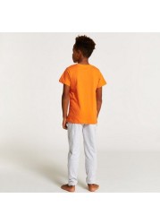 Juniors Typographic Print T-shirt and Solid Pyjamas Set