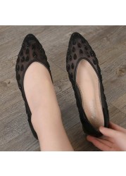 Fashionable new flat shoes for women