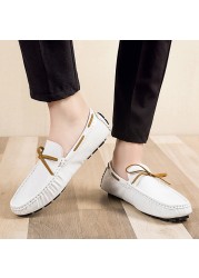 Spring new men's shoes breathable lightweight shoes non-slip shoes male flats leather slip-on driving shoes soft fashion shoes