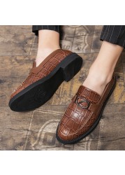 2021 Spring New Crocodile Pattern PU Leather Leather Shoes Casual Flat England Men Dress Shoes Pointed Toe Fashion Overs